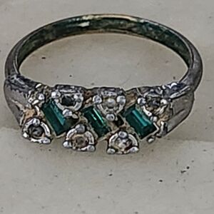 Vintage Avon 1975 "Evening Classic" Emerald Green Crystals Silver Tone Ring